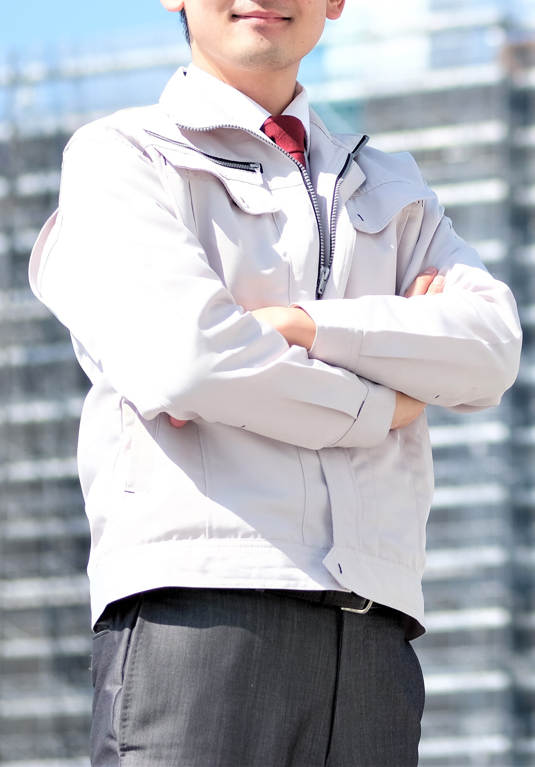 笑顔で働く従業員